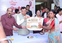 सेवा संकल्प अभियान के तहत मितानिन दीदियों का कैबिनेट मंत्री लखन लाल देवांगन ने किया सम्मान, जनसेवा में योगदान की सराहना की