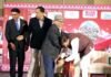 मुख्यमंत्री धामी ने अपने शिक्षकों के चरण स्पर्श कर लिया आशीर्वाद