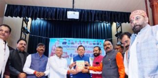 मुख्यमंत्री ने देहरादून में महर्षि बाल्मिकी प्रकटोत्सव के अवसर पर आयोजित शोभा यात्रा में किया प्रतिभाग