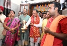 मुख्यमंत्री विष्णु देव साय ने मां काली और मां दुर्गा की पूजा-अर्चना कर प्रदेश की सुख-समृद्धि की कामना की
