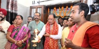 मुख्यमंत्री विष्णु देव साय ने मां काली और मां दुर्गा की पूजा-अर्चना कर प्रदेश की सुख-समृद्धि की कामना की