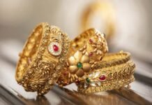 सोना-चांदी की कीमतों में भारी गिरावट, दिवाली पर खरीदें या करें इंतजार? जानें निवेश की रणनीति