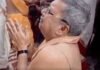 मां दुर्गा के दरबार में भावुक हुए TMC सांसद कल्याण बनर्जी