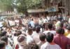 युवती की मौत से मांडू में तनाव, मुख्य चौराहे पर शव रखकर प्रदर्शन; तीन पर केस दर्ज