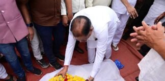 मुख्यमंत्री विष्णुदेव साय ने स्वर्गीय विधायक डोमनलाल कोर्सेवाड़ा को दी अंतिम विदाई
