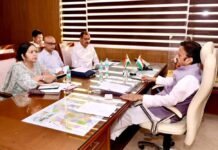 स्वास्थ्य सेवाओं में लापरवाही बर्दाश्त नहीं: डिप्टी CM शुक्ल