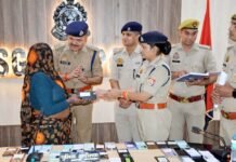 मिशन शक्ति 6.0 में यूपी पुलिस का कमाल, सात दिन में पांच राज्यों से खोज निकाले 32 लाख के गुम मोबाइल
