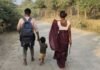 तीन साल के बेटे को लेकर 150 किमी पैदल चला झांसी का परिवार, मैहर पहुंचने की बताई वजह